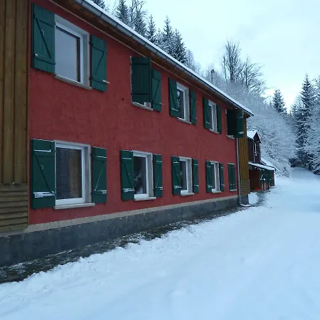 Ferienhaus Schwarzatal -fur 4-12 Personen Nyaraló